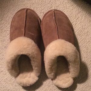 BearPaw Loki slippers